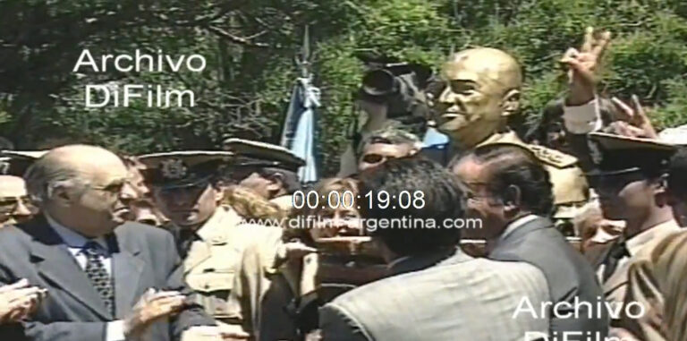 Menem y Duhalde inauguran busto de Perón en la isla Martín García (1996)